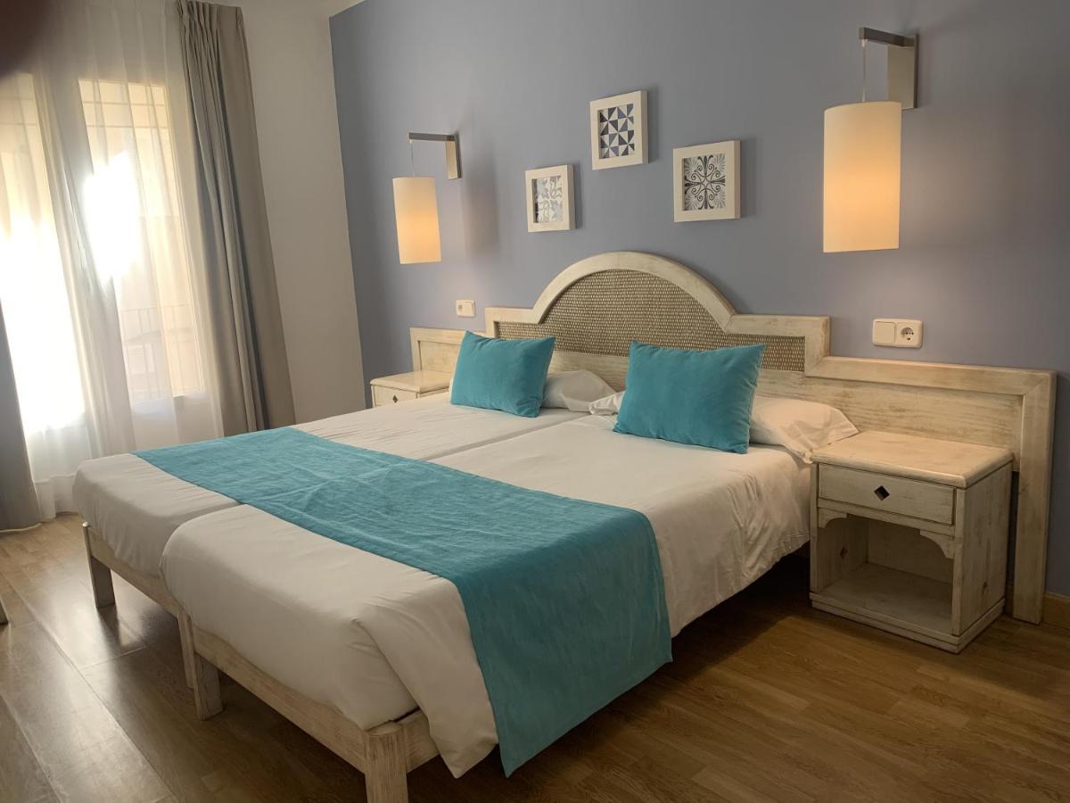Hostal Hpc Porto Colom Ngoại thất bức ảnh