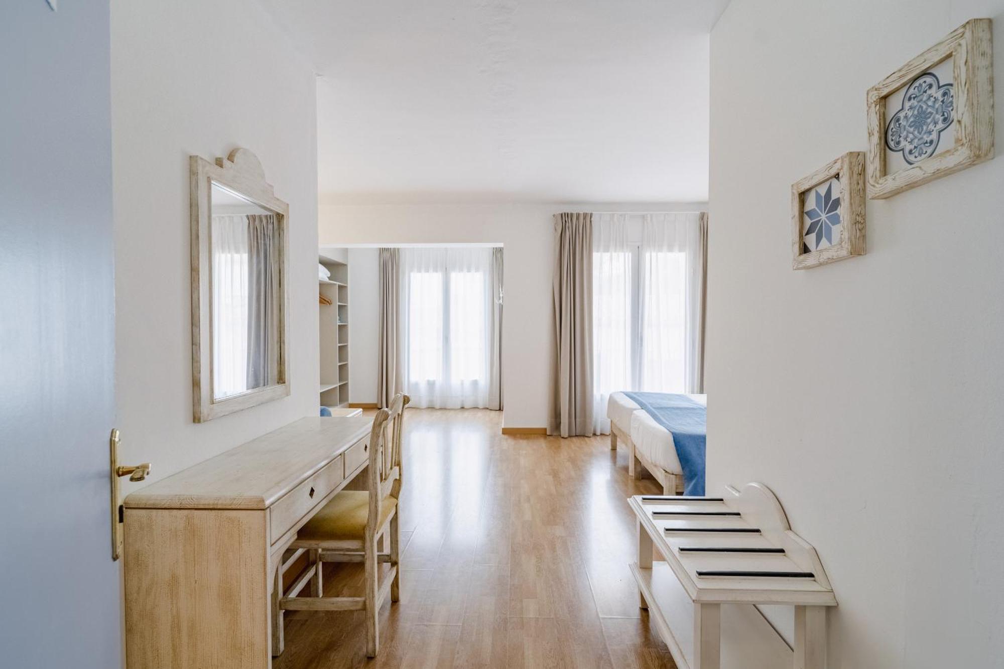 Hostal Hpc Porto Colom Ngoại thất bức ảnh