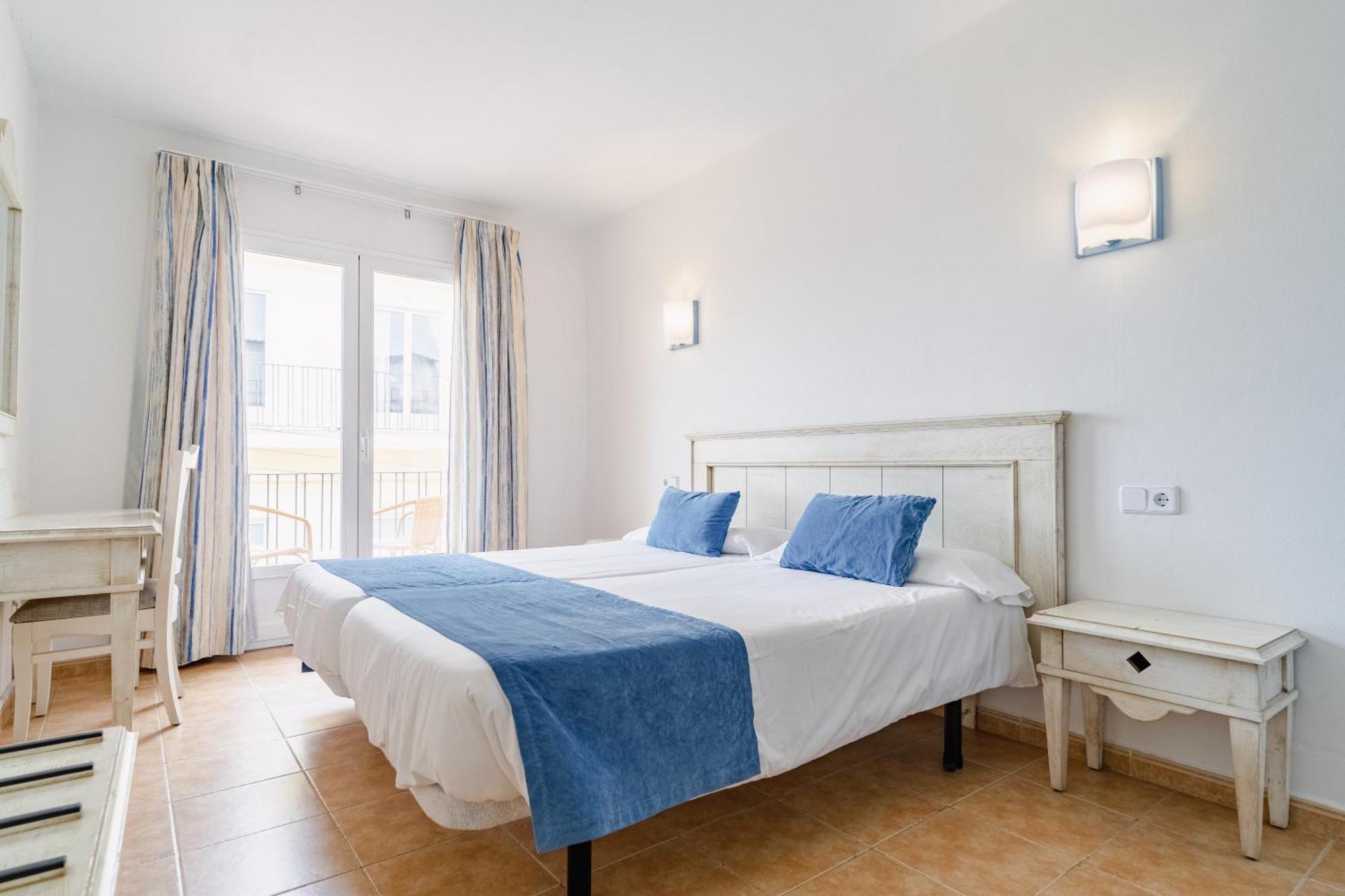 Hostal Hpc Porto Colom Ngoại thất bức ảnh