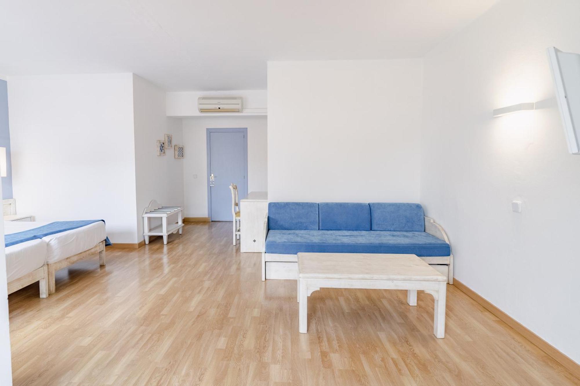 Hostal Hpc Porto Colom Ngoại thất bức ảnh
