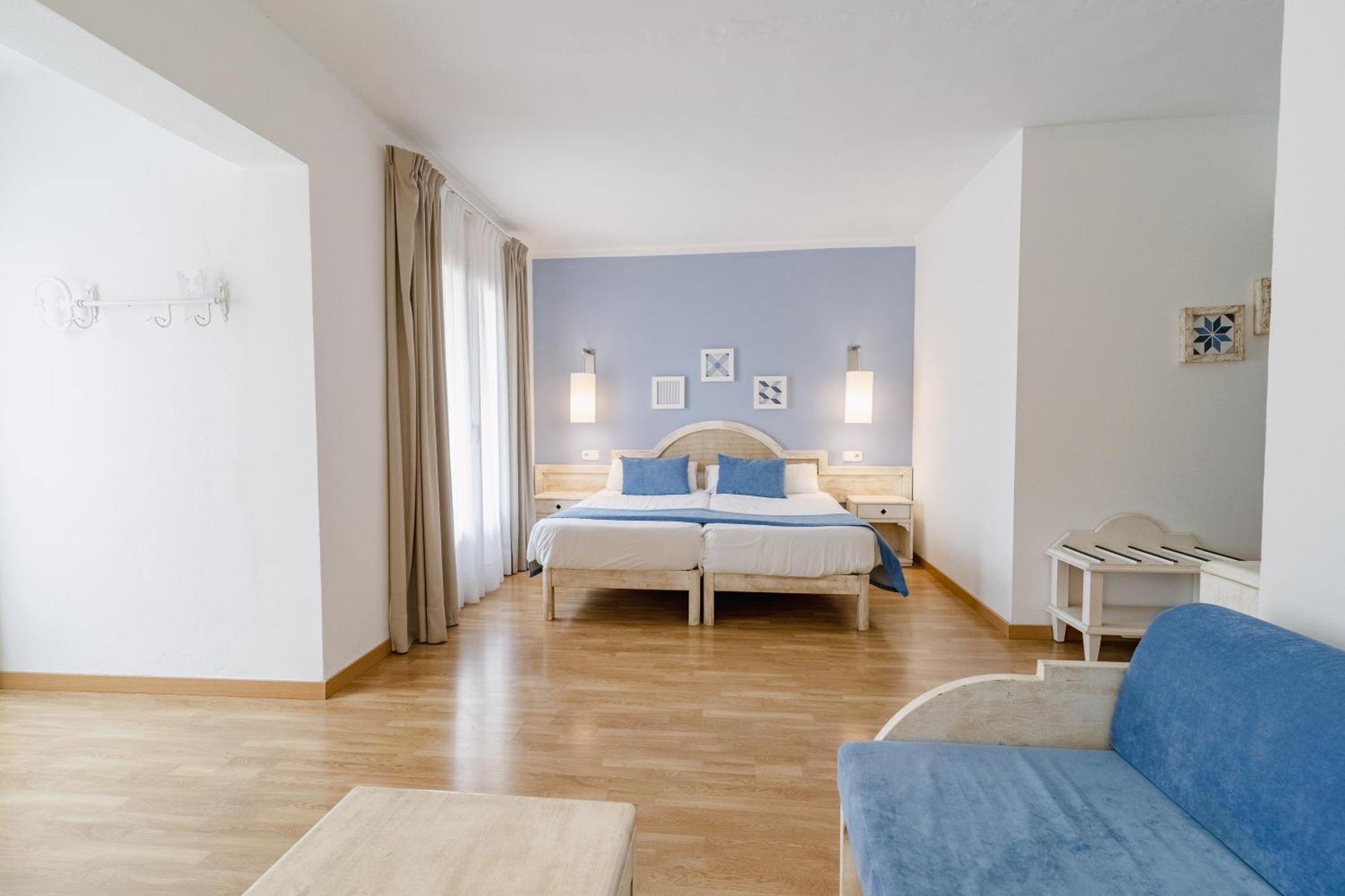 Hostal Hpc Porto Colom Ngoại thất bức ảnh
