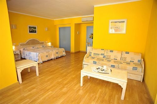 Hostal Hpc Porto Colom Ngoại thất bức ảnh
