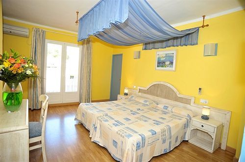 Hostal Hpc Porto Colom Ngoại thất bức ảnh