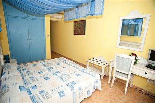Hostal Hpc Porto Colom Ngoại thất bức ảnh